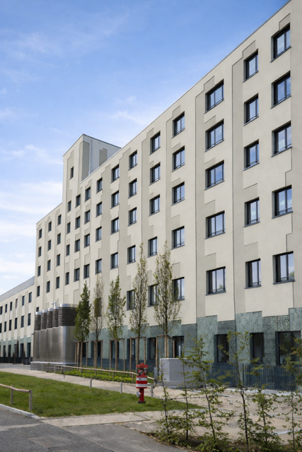 Moderne Gebäude mit Fenstern